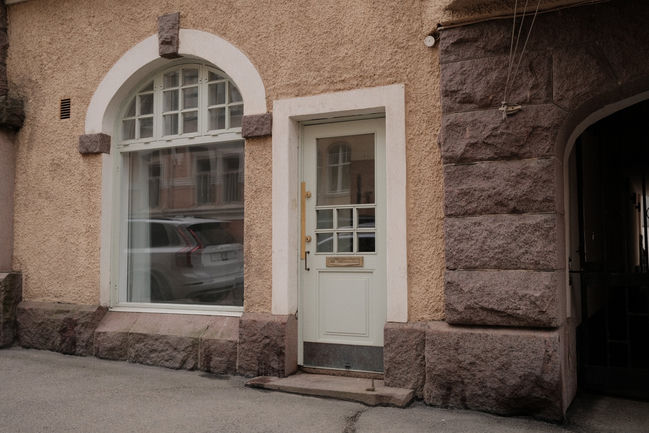 Tehtaankatu 16 storefront